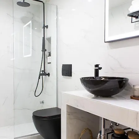 Portrait - Deluxe Living Thessalonique